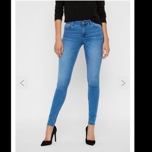 Guess Shape Up Skinny Jean